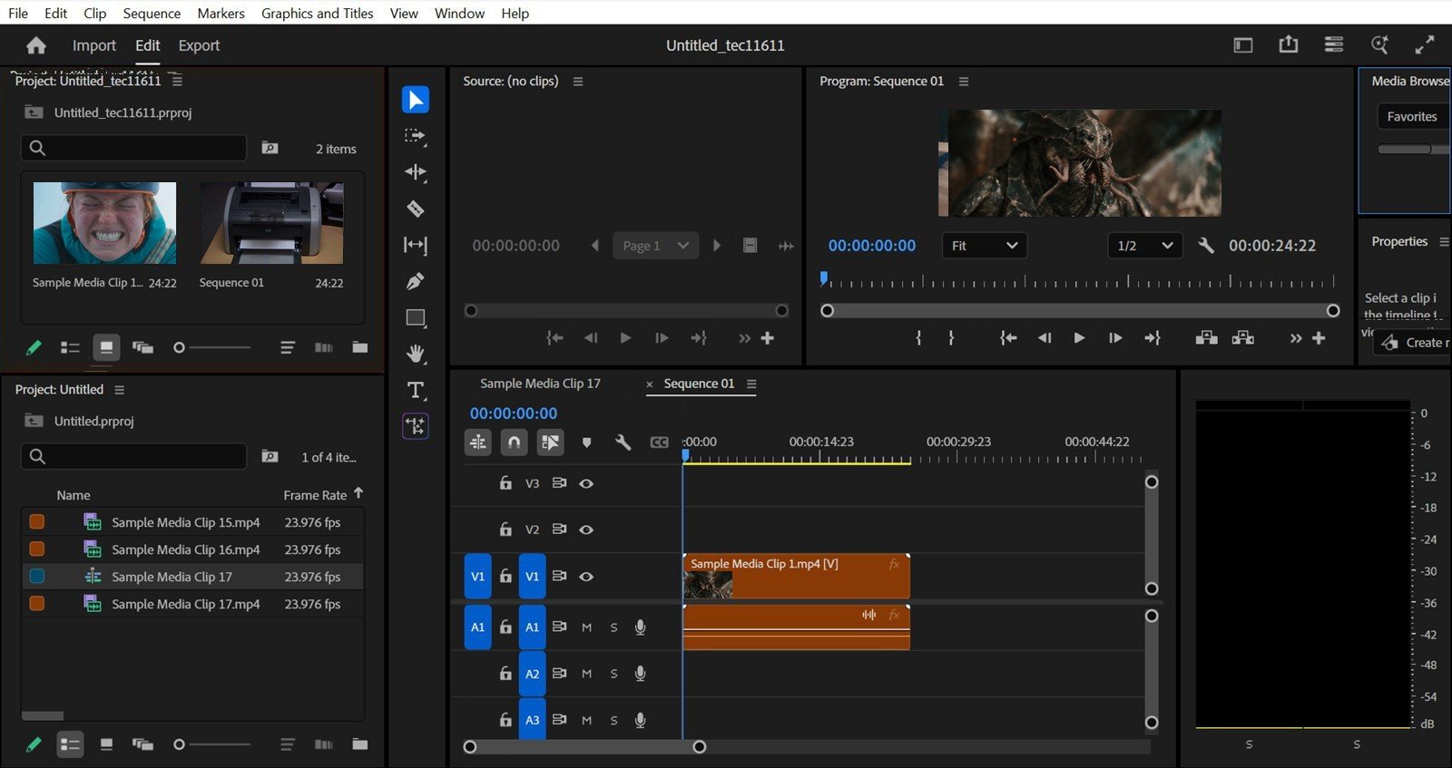 Interfaz de Adobe Premiere Pro con un proyecto de Revolt: paneles de proyecto, monitores y línea de tiempo